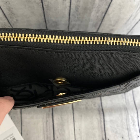 NEW! CALVIN KLEIN WOMENS SEQUIN CLUTCH WRISTLET - Picture 5 of 9